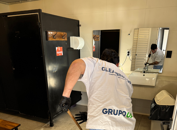 Espacios comunes impecables en gimnasios Fortress